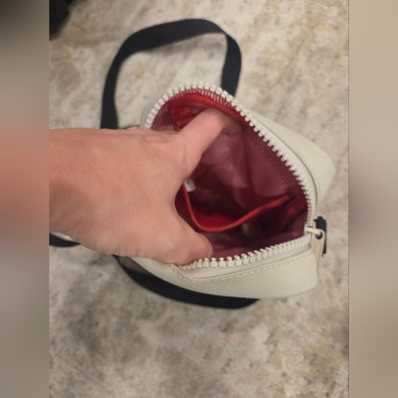 Herschel Heritage Crossbody - Picture 5 of 5